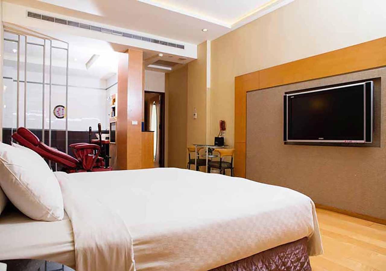 Royal Group Motel Chien Kuo Branch Гаосюн Екстер'єр фото